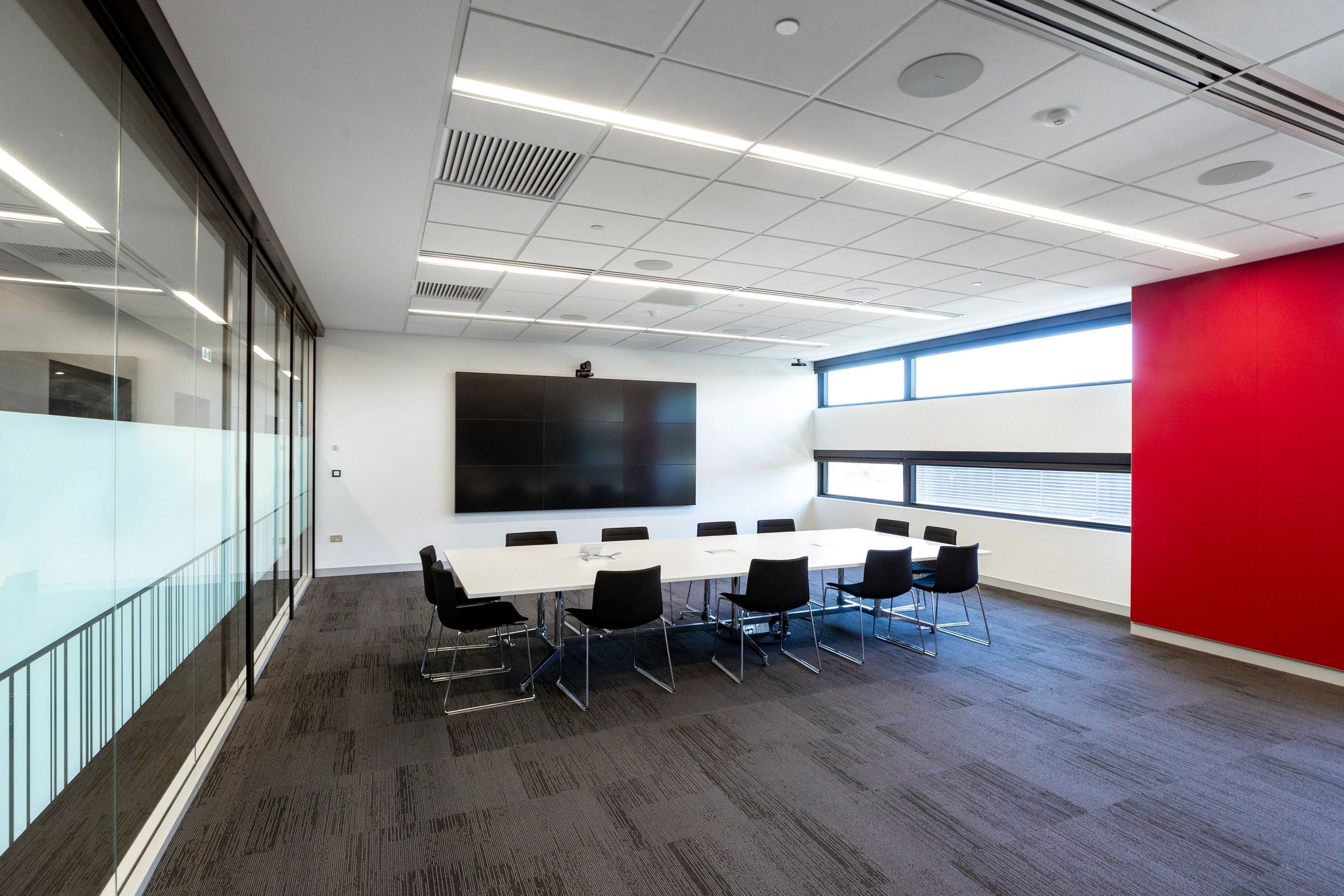 Interior moderno de oficina para atención profesional